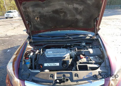 2011 Honda Accord 3.5 Ex-L z USA, uszkodzony, nr VIN 1HGCP3F84BA007832